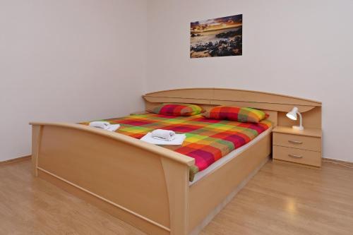 Apartments with parking space Palit, Rab - 24073