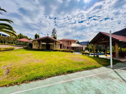 Сад в Casa Vacacional en Paute-Quinta Estefanía