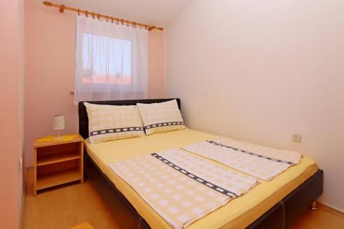 Apartments with parking space Barbat, Rab - 24547
