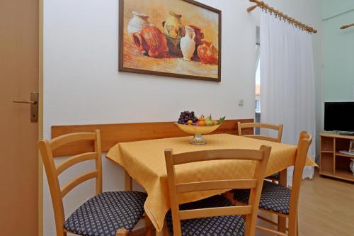 Apartments with parking space Barbat, Rab - 24547