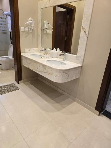 Ένα μπάνιο στο Rove Appartments