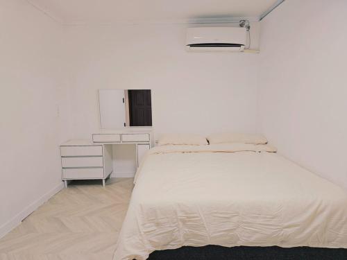 Postel nebo postele na pokoji v ubytování Jeonju Butter Stay