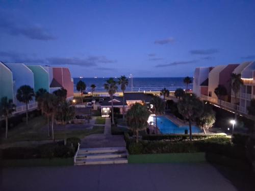 Πισίνα στο ή κοντά στο Sun-Kissed Stays