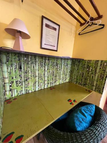 a ping pong table in a room with a wicker at Pousada Morango das Palmas in Praia de Palmas