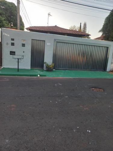 a house with a basketball hoop in front of it at Cantar do passaro in Jaboticabal