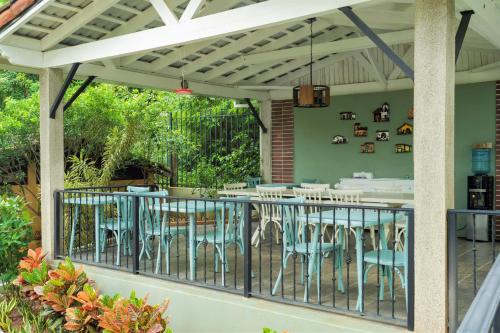 a patio with a table and chairs on a deck at Hotel Casa Leona in Tamarindo