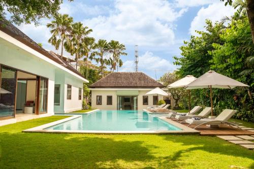 Hồ bơi trong/gần Villa Istana Putih by Nakula