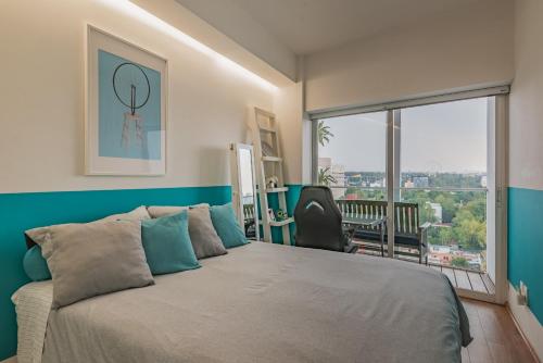 Postel nebo postele na pokoji v ubytování TOP VIEW PENTHOUSE Private Rooftop, Wi-Fi 500Mbps, Air Conditioning, Grill, Pool and Gym