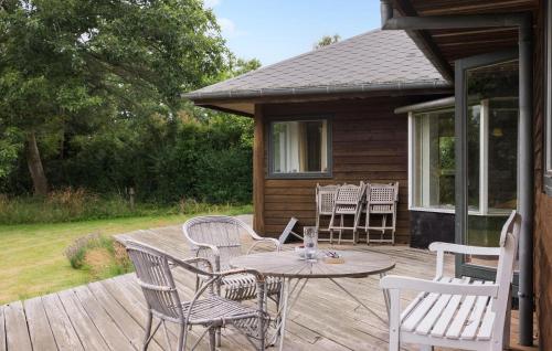 Κήπος έξω από το Cozy Home In Græsted With Sauna