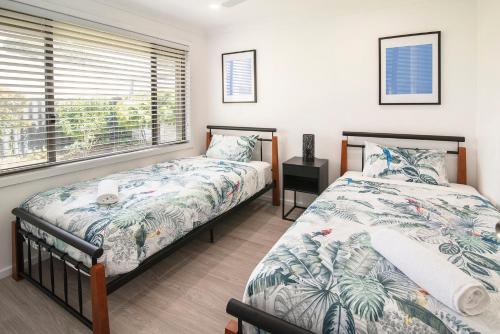 a bedroom with two beds and a window at Gwens Hidden Gem in Busselton