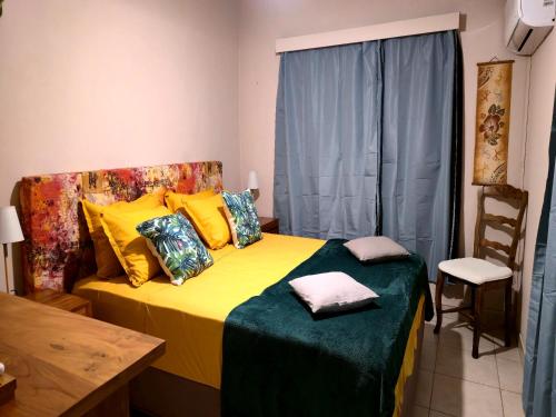 Una cama o camas en una habitación de Fare La Sousto