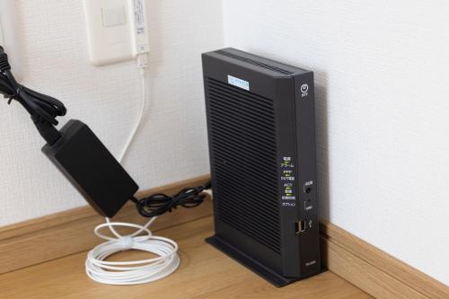 a black computer tower sitting on top of a floor at Tomattoco KASUMI in Yamagata