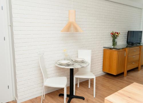 Μια τηλεόραση ή/και κέντρο ψυχαγωγίας στο Krynica Apartamenty - Apartament typu studio Źródlana