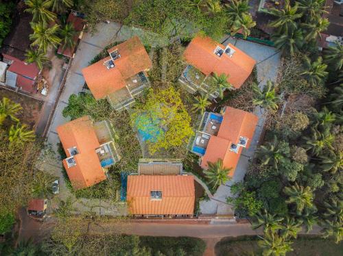 an overhead view of a house with a pool at 5-BHK Villa With Common Pool & Lift Near Beaches in Majorda