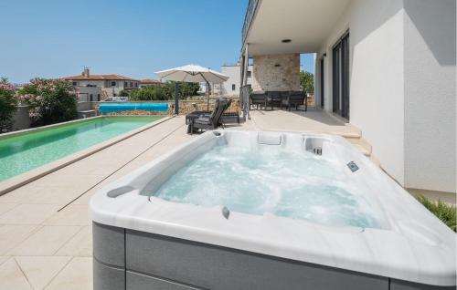 Πισίνα στο ή κοντά στο Villa Anamarija