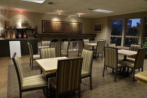a dining room with tables and chairs in a restaurant at The Madison Inn in Spokane