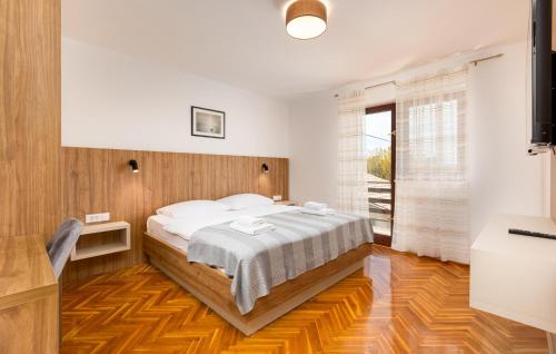 Nice Apartment In Malinska With Wifi