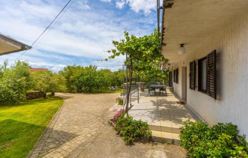 1 Bedroom Cozy Apartment In Malinska