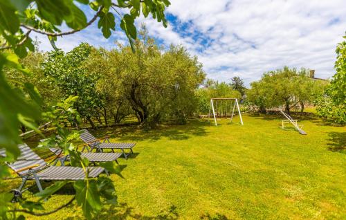 1 Bedroom Cozy Apartment In Malinska