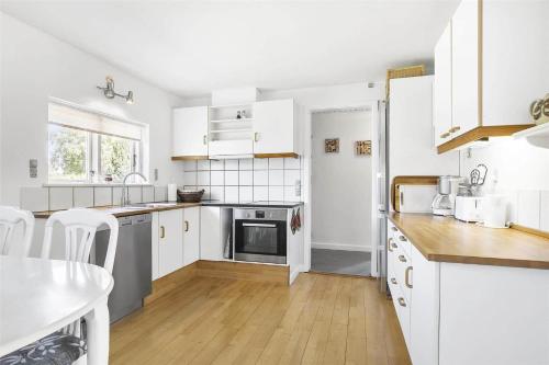Una cocina o cocineta en S740-Stroby-Ladeplads-Lovsangervej-33