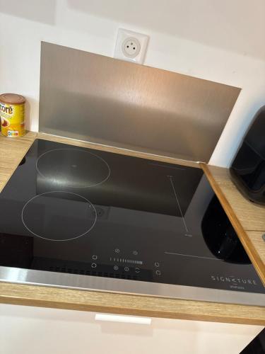 a microwave oven sitting on top of a counter at Chez Mamy in Martres-dʼArtières