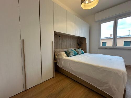 a bedroom with a large bed and a window at Il Guscio di Jt in Cogoleto