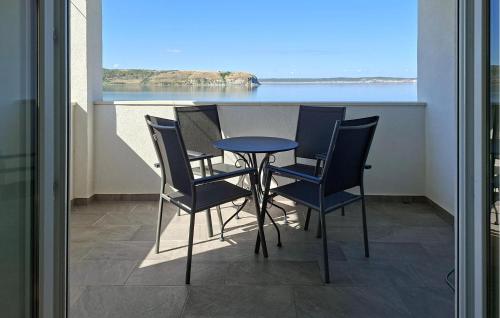 Beach Front Apartment In Rtina With Wifi