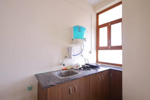 Η κουζίνα ή μικρή κουζίνα στο Amirtha villa