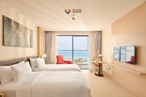 Postel nebo postele na pokoji v ubytování The Grand Arena Cam Ranh Hotel & Resort