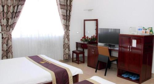 Postel nebo postele na pokoji v ubytování Tran Vinh Hotel