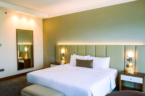 Кровать или кровати в номере City Seasons Hotel Dubai