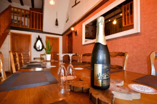 a bottle of wine sitting on top of a table at Gîte Oncle Yerry Ostheim in Ostheim