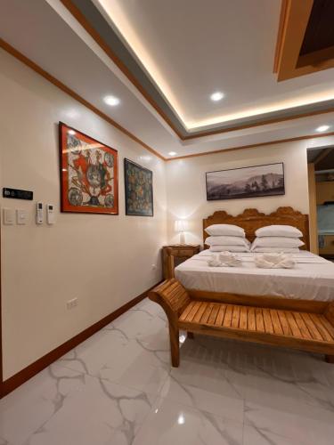 Postel nebo postele na pokoji v ubytování Luxury Vacation House Oceanfront in Lila, Bohol