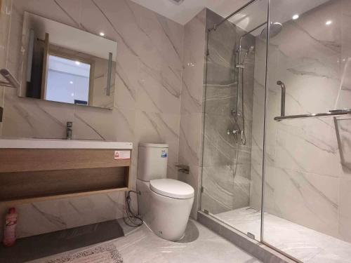 Bilik mandi di Once Condo Pattaya