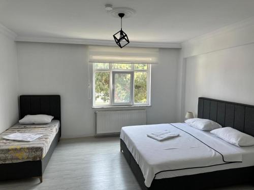 En eller flere senge i et værelse på Lotus Pansiyon Sinop