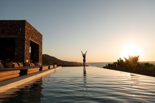 Ormus Villa - Beachfront Sanctuary Blending with Earth, Sun & Sea by etouri