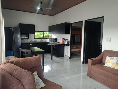 Кухня или мини-кухня в Cozy Apartment Rental
