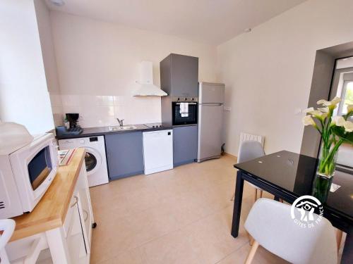 Η κουζίνα ή μικρή κουζίνα στο Les Petits Blés d'Or, gîte 2 personnes