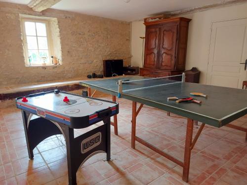 Πινγκ πονγκ στο Les Buis de Chantepie, gîte 4 personnes ή εκεί κοντά