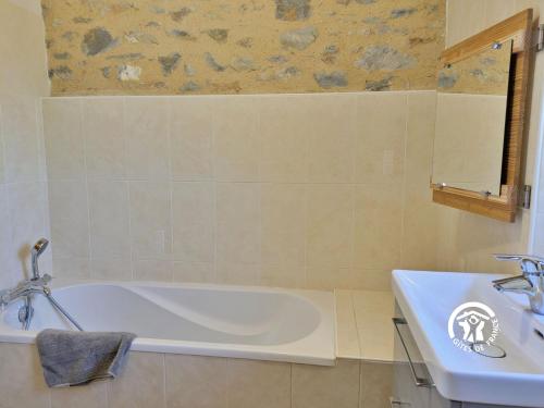 Φωτογραφία από το άλμπουμ του Le Gîte des Bergers, jusqu'à 9 personnes σε La Bazouge-de-Chemeré