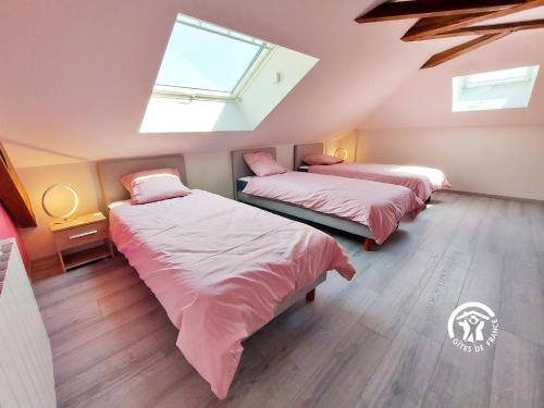 Ένα ή περισσότερα κρεβάτια σε δωμάτιο στο Les Grands Blés d'Or, 12 personnes