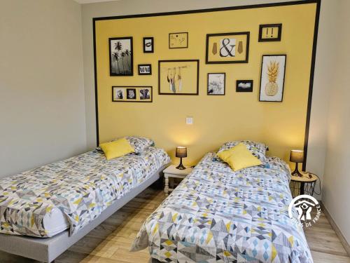 En eller flere senge i et værelse på La Rose Trémière, 6 personnes