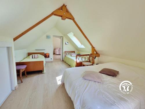 Postel nebo postele na pokoji v ubytování Gîte de Montgiroux, jusqu'à 5-6 personnes