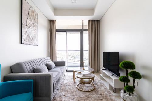 Modern 1BR in Aykon City - Near Burj Khalifa & Canal