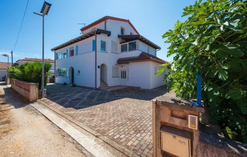 Lovely Apartment In Fazana With Wifi