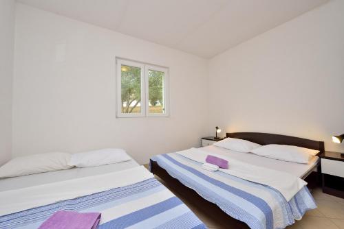 Un pat sau paturi într-o cameră la Relax House