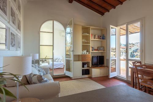 Ponte Vecchio Penthouse charming view