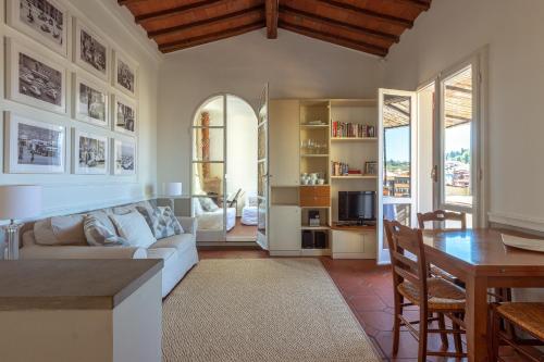 Ponte Vecchio Penthouse charming view