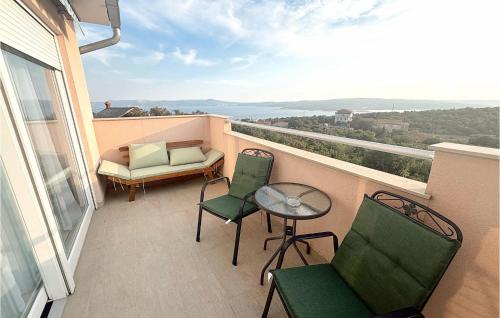 3 Bedroom Cozy Apartment In Crikvenica