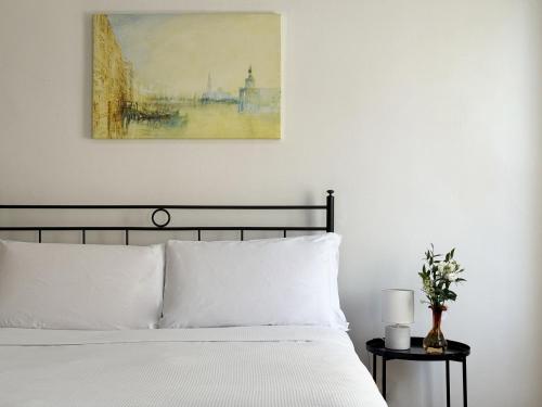 a bedroom with a bed and a painting on the wall at Dimora 5318 Venice in Venice